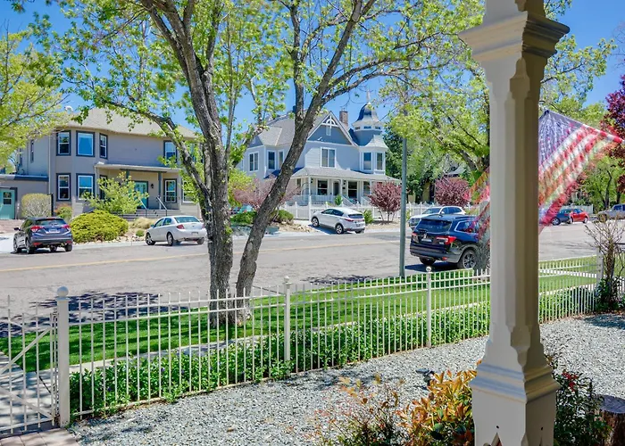 Walk To Courthouse Square Quiet With Porch Holiday home Prescott