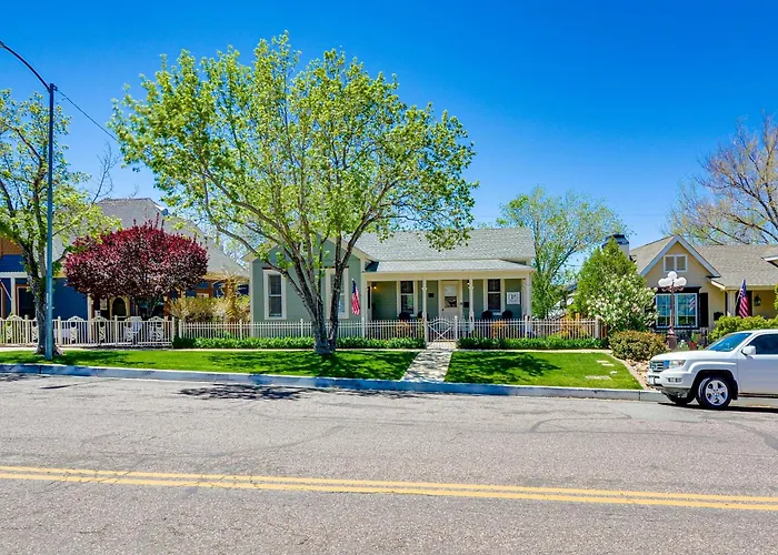 Walk To Courthouse Square Quiet With Porch Holiday home Prescott